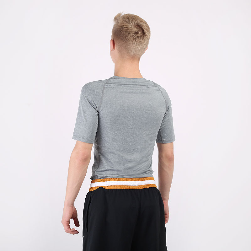 Мужская футболка Nike Pro Tight-Fit Short-Sleeve Top (BV5631-085)  - цена, описание, фото 3